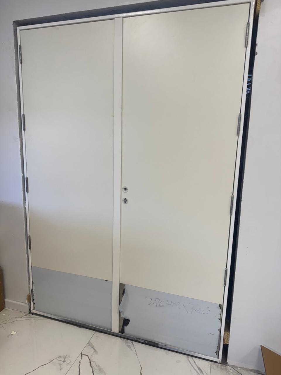 Instalação de Porta Plumbífera